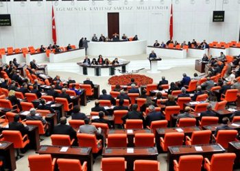 Son yasama yılında 33 milletvekili hi&ccedil;bir performans g&ouml;stermedi