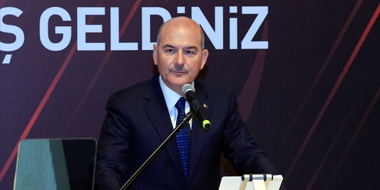 Soylu sayı verdi: 19 bin 252 FETÖ tutuklusu var, 24 bin kişi de aranıyor