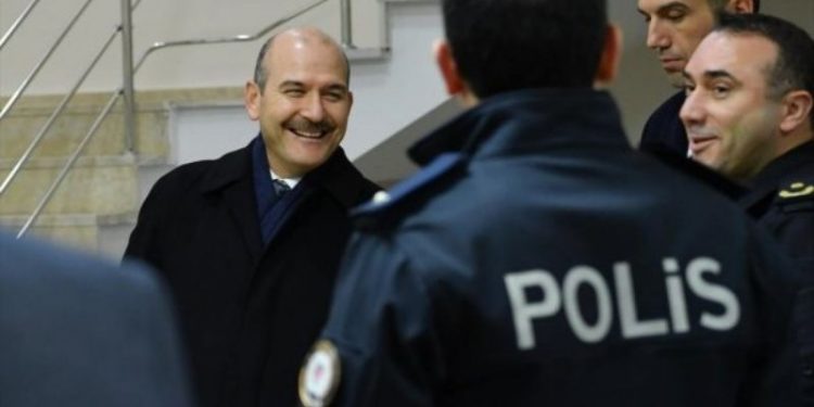 Soylu'yun polis intiharlarına çözümü 'nöbetçi psikolog'la telefon desteği