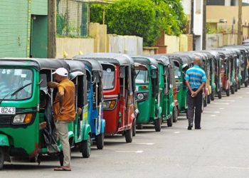 Sri Lanka Enerji Bakanı: Ülkede yakıt bitmek üzere