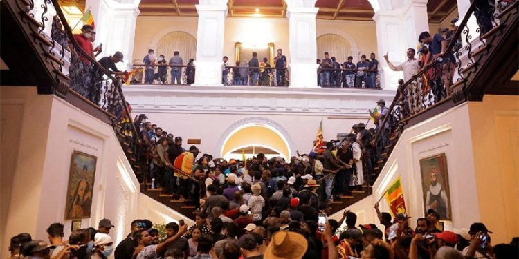 Sri Lanka ekonomisi nasıl battı? Milyonları isyan ettiren çöküşün hikayesi...