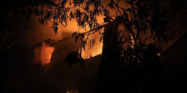 Sri Lanka'da Başbakanlık konutunu ateşe veren 3 kişi gözaltına alındı