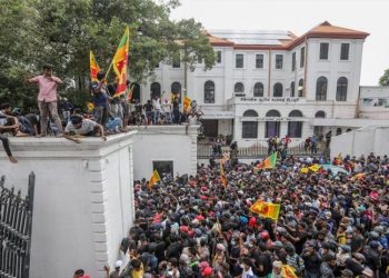 Sri Lanka'da göstericiler kamu binalarını işgale son veriyor