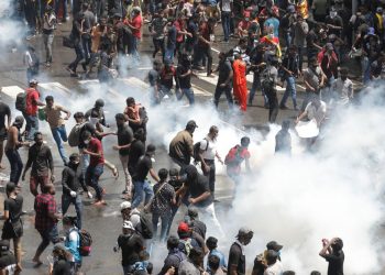 Sri Lanka’da protestocular başkanlık konutunu bastı; başkan kaçtı