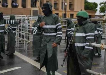 Sri Lanka'da yeni başbakan atanırken, göstericilere müdahale edildi