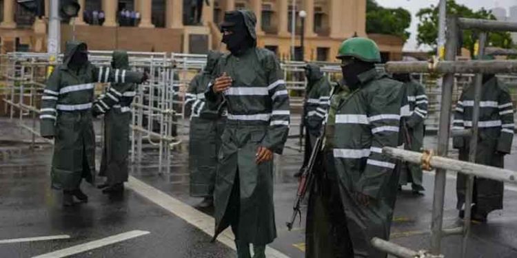 Sri Lanka'da yeni başbakan atanırken, göstericilere müdahale edildi