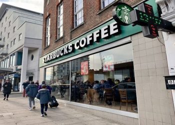 Starbucks, İngiltere'den çıkmayı planlıyor