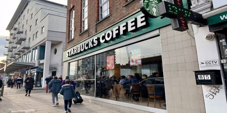 Starbucks, İngiltere'den çıkmayı planlıyor