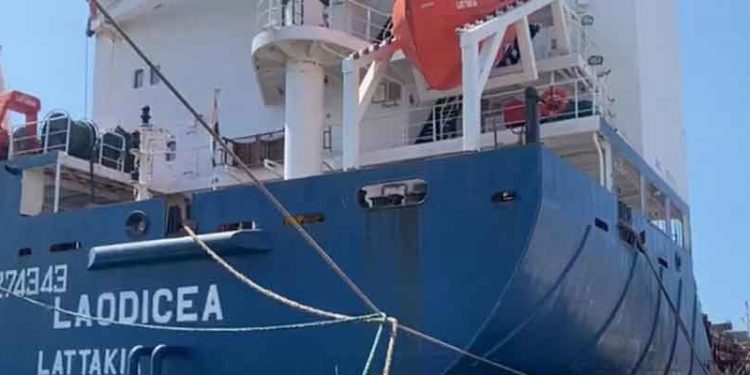 Şüpheli gemi Lübnan'da durduruldu