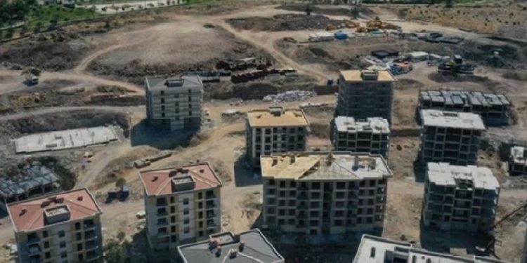 TOKİ’nin depremzedelere parayla yaptığı konutlar kusurlu çıktı