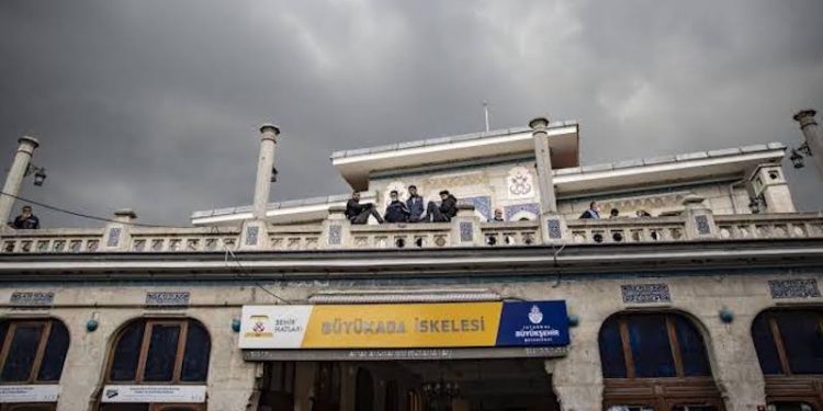 TÜGVA'dan İBB’nin geri almak istediği Büyükada İskelesi’nde yaz okulu