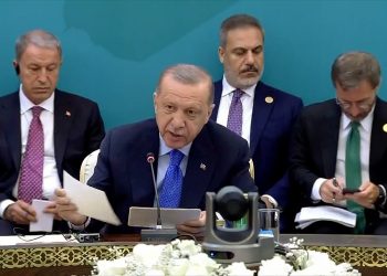 Tahran’da konuşan Erdoğan: ‘Terörü Suriye’den söküp atacağız’