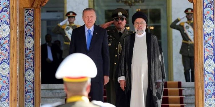 Tahran'daki üçlü zirvede ana gündem Türkiye'nin olası operasyonu