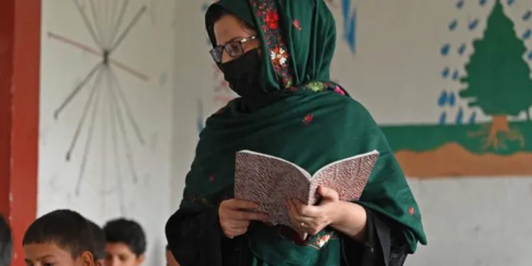 Taliban'dan Finans Bakanlığı'nda çalışan kadınlara: Sizi kovabilmemiz için yerinize çalışacak erkek bulun