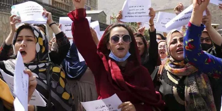 Taliban'dan kadın çalışanlara: Yerinize erkek akrabanızı gönderin sizi işten çıkaralım