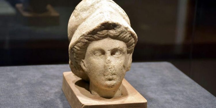 Tanrıça 'Athena'nın heykel başı, 27 yıl sonra sergide