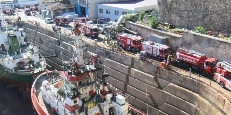 Tarihi Haliç Tersanesi'nde yangın