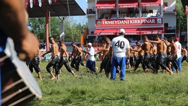 Tarihi Kırkpınar Yağlı Güreşleri'nde 661'inci randevu başladı