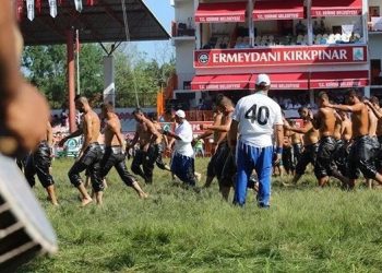 Tarihi Kırkpınar Yağlı Güreşleri'nde 661'inci randevu başladı