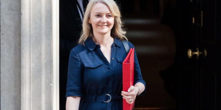 The Times: Britanya'da başbakan adaylarından Truss, seçilmesi durumunda ülkedeki göçmenleri Türkiye'ye göndermeyi hedefliyor