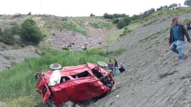 Tokat'ta minibüs uçuruma yuvarlandı: Biri çocuk 4 ölü