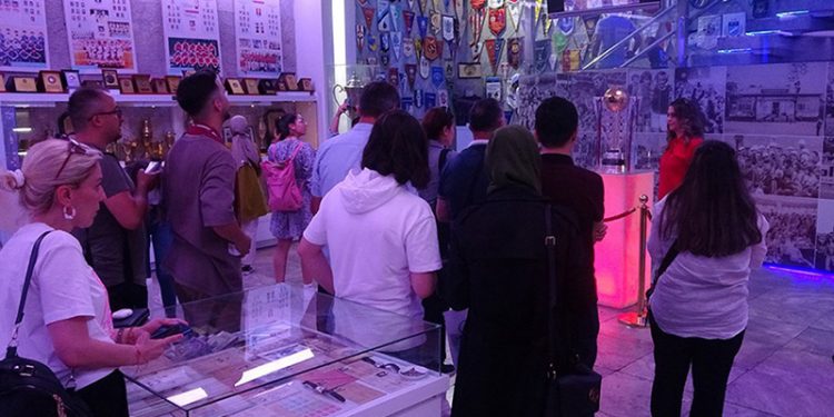 Trabzonspor'un şampiyonluk kupasına ziyaretçi akını