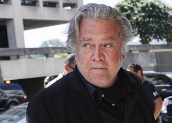 Trump’ın gayriresmi baş danışmanı Steve Bannon suçlu bulundu