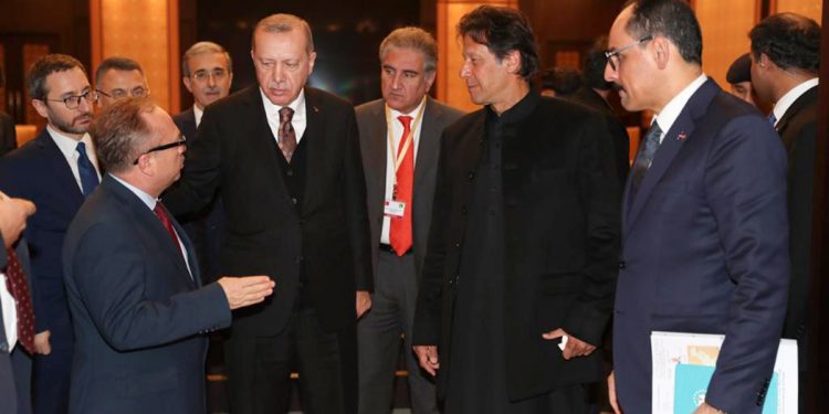 Türk Okullarına el koymak için Maarif Vakfı’na 6 yılda 5 milyar TL kaynak aktarıldı