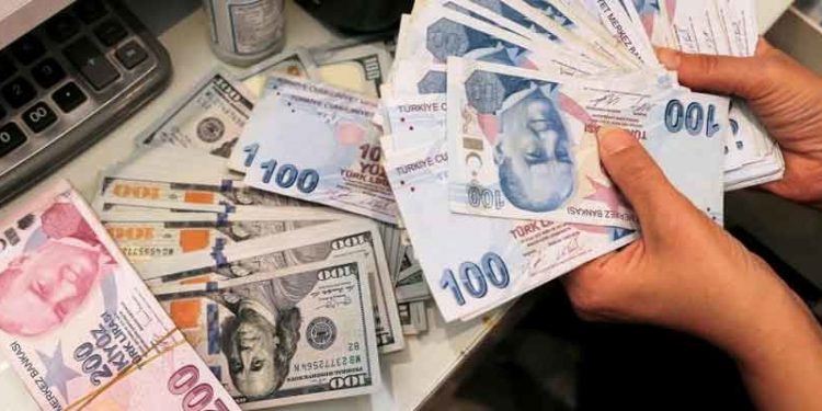 Türk lirasında değer kaybı rekor seviyede