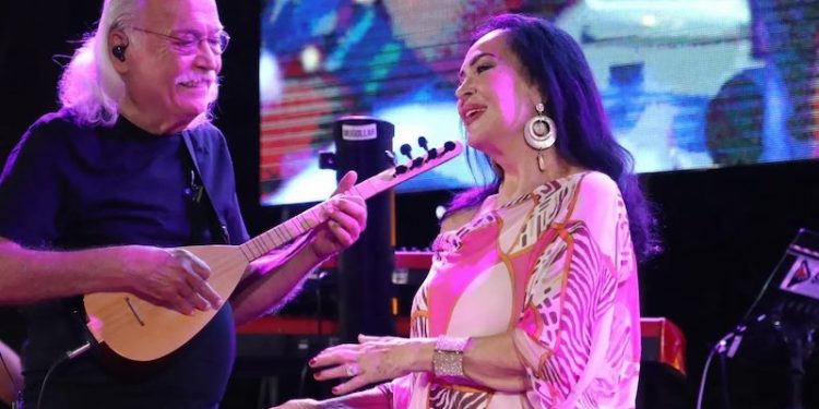 Türkan Şoray: Canlandırdığım kadınların hepsi çileliydi, 50 sene çile çektim