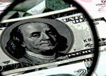 Türk Lirası yılın ilk yarısında dolar karşısında yüzde 26 değer kaybetti