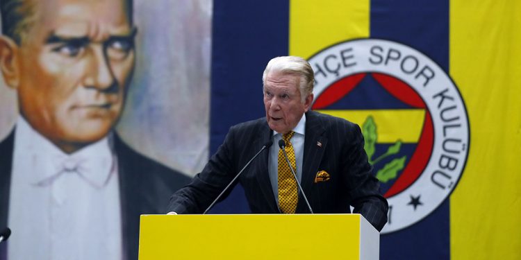 Uğur Dündar: Bir grubun anlık tepkisini tüm taraftara ve camiaya mâl etme çabası da o tezahürat kadar çirkin