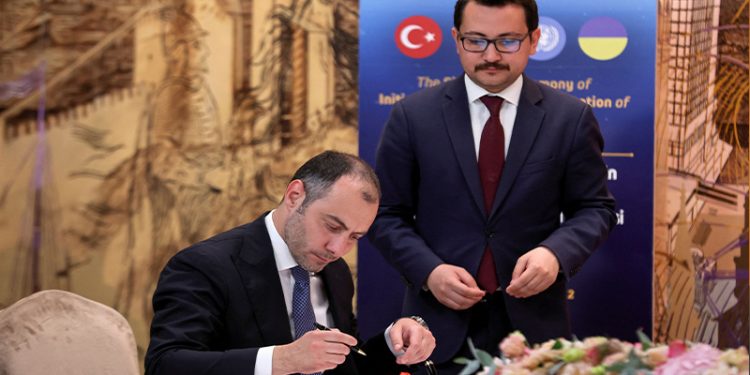 Ukrayna Altyapı Bakanı Kubrakov: İlk tahıl gemilerinin bu hafta Çornomorsk Limanı’ndan yola çıkmasını umut ediyoruz