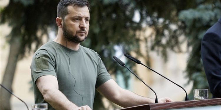 Ukrayna Devlet Başkanı Zelenskiy, SBU başkanı ve başsavcıyı görevden aldı