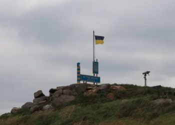 Ukrayna, bayrağını Rusya'nın çekildiği Yılan Adası'na dikmeye hazırlanıyor