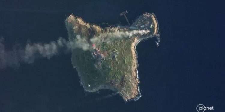 Ukrayna savaşı: Rusya neden stratejik Yılan Adası'ndan çekildi?