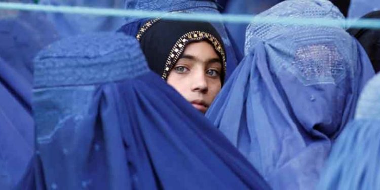 Uluslararası Af Örgütü raporladı: Taliban pençesindeki Afganistan'da kadın ve kızların hayatı bir senede böyle 'mahvedildi'