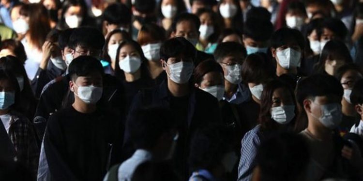 Uzmanlar uyardı: Pandemi bitmedi, yeni dalga hızla tırmanıyor