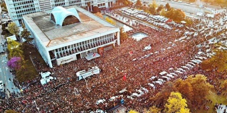 Vali Yerlikaya, 15 Temmuz paylaşımında 'İmamoğlu' detayını sildi