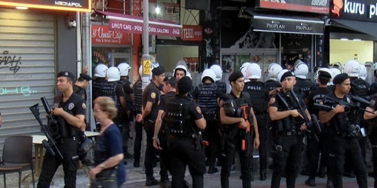 Valilik açıkladı: İstanbul'daki Suruç anmasında 106 kişi gözaltına alındı