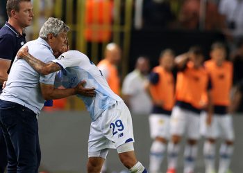 "Vladimir Putin" tezahüratlarını protesto eden Lucescu, basın toplantısına katılmadı