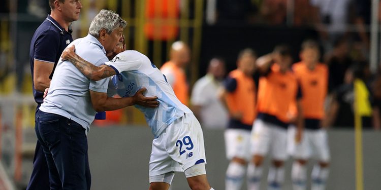 "Vladimir Putin" tezahüratlarını protesto eden Lucescu, basın toplantısına katılmadı