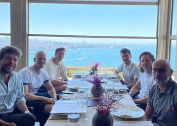 Weghorst, İstanbul'a 3 bireysel antrenörü ile geldi