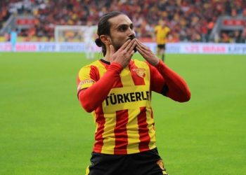 Westerlo ile anlaşan Halil Akbunar imza için Belçika'da