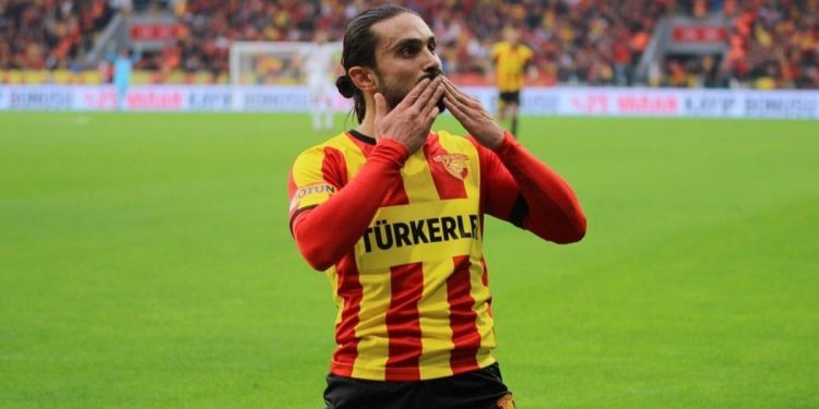 Westerlo ile anlaşan Halil Akbunar imza için Belçika'da