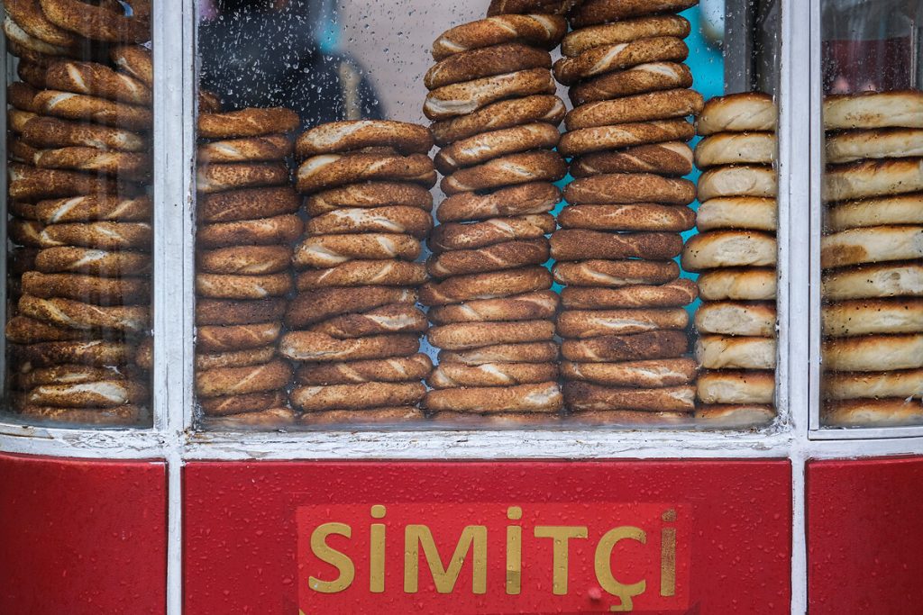 Yüzde 25 zam: İstanbul’da simit 5 lira oldu 