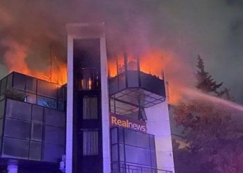 Yunanistan'da gazeteciler hedefte: Bir gazete ve radyo kundaklandı