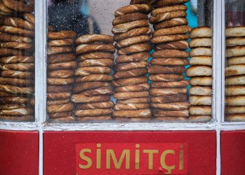 Yüzde 25 zam: İstanbul’da simit 5 lira oldu 