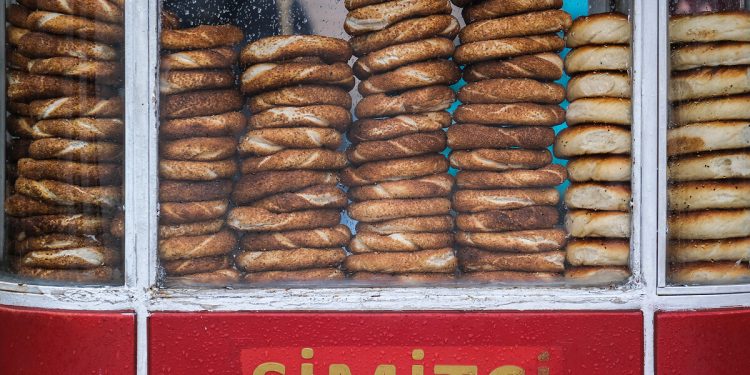 Yüzde 25 zam: İstanbul’da simit 5 lira oldu 