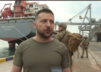 Zelenski, Türkiye bandıralı geminin önünden seslendi: Ukrayna tahıl göndermeye hazır; Ankara ve BM'den işaret bekliyoruz